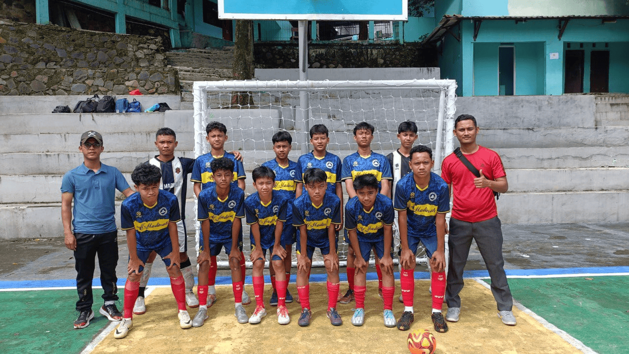 Tim Futsal Sekolah Al-Madinah Belajar tentang Sportivitas, Kerja Sama, dan Jihad di Lapangan Hijau
