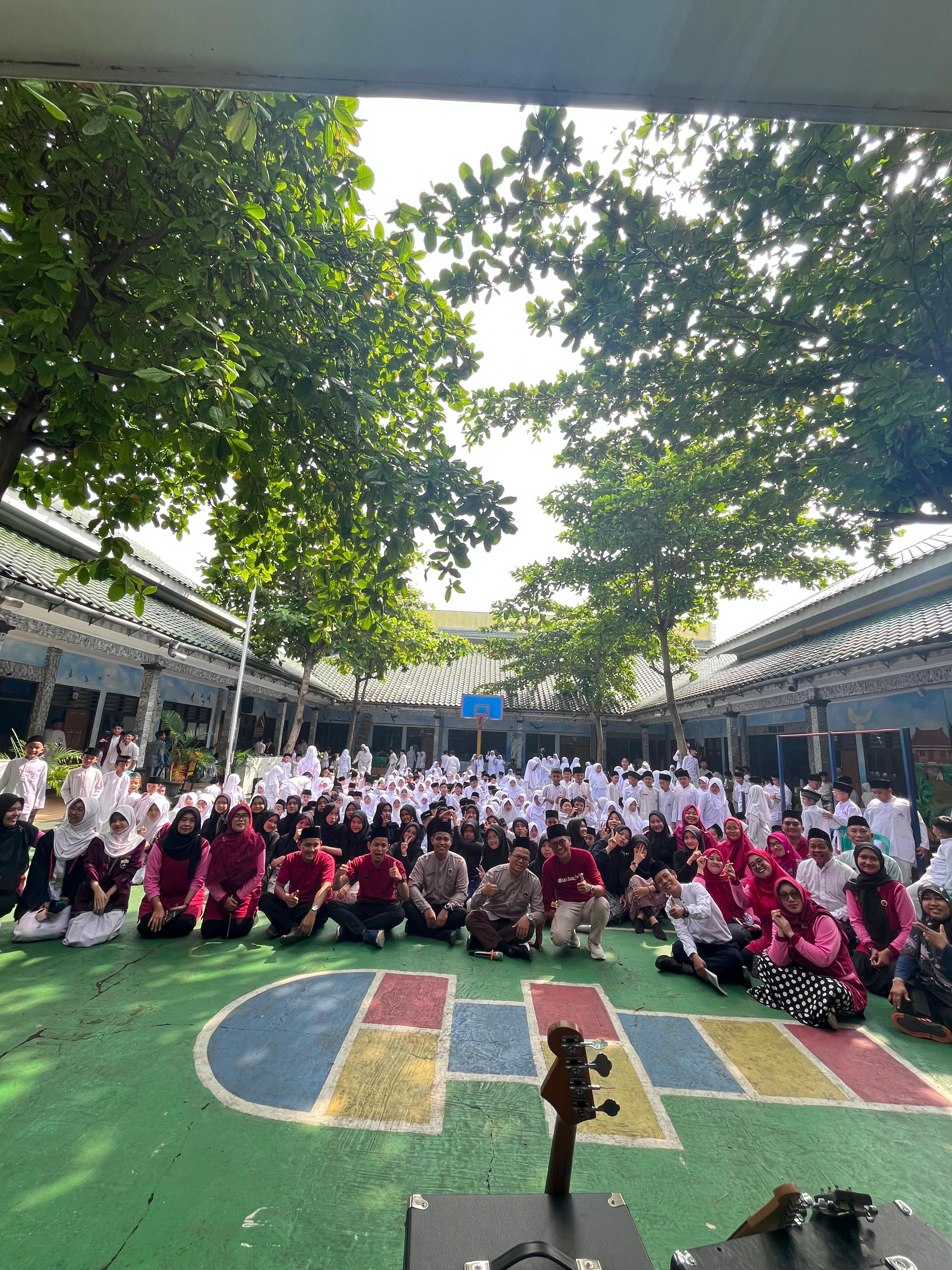 Semangat Menyala di Al-Madinah: Kunjungan SDIT ke SMPIT Penuh Tawa dan Bakat Memukau!