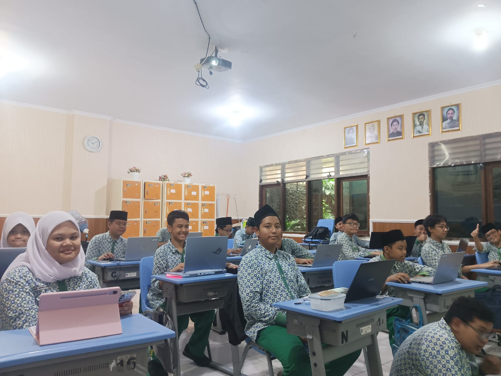 Siswa SMP IT Al Madinah Belajar Teknologi AI Sejak Dini
