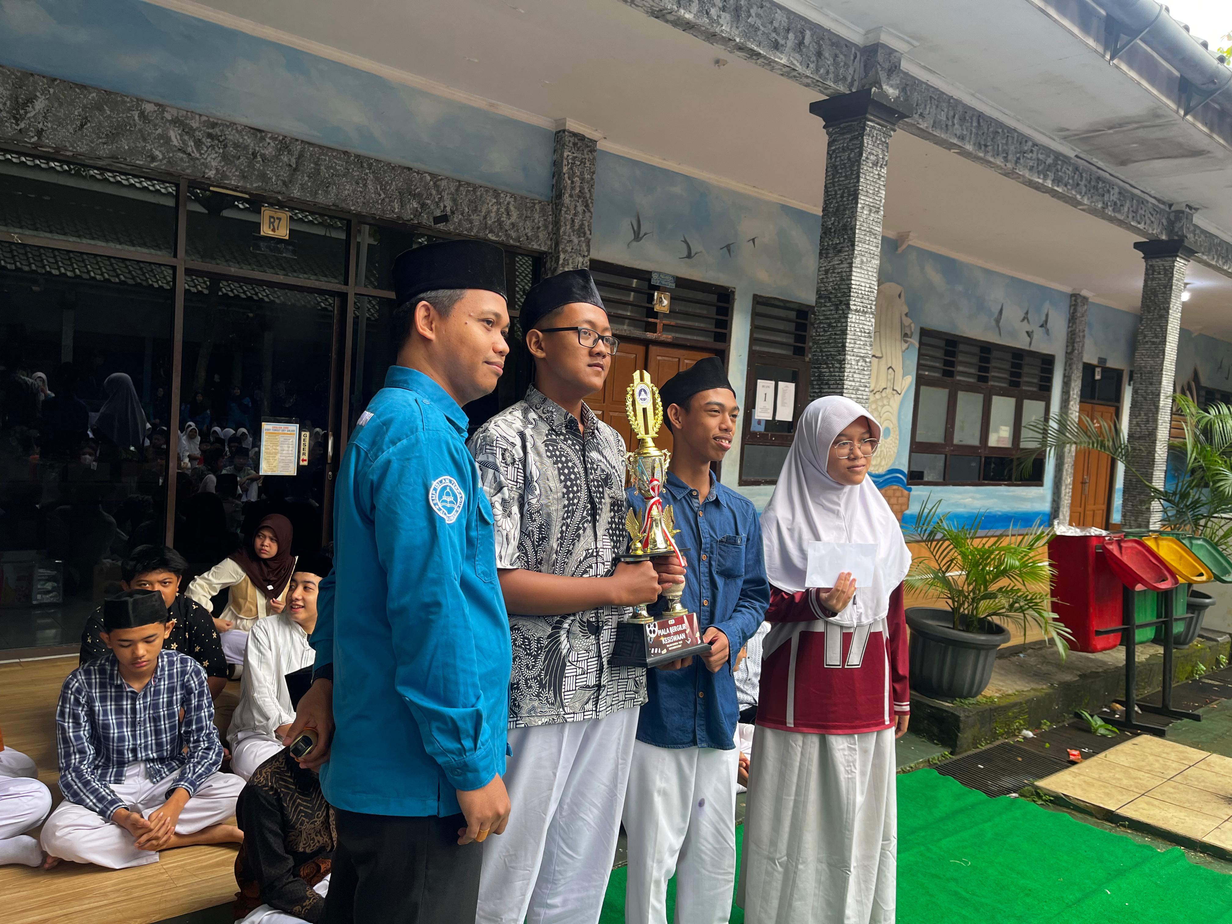"Esensial Plus" SMPIT Al-Madinah, Wadah Kreativitas dan Kolaborasi Tanpa Sekat