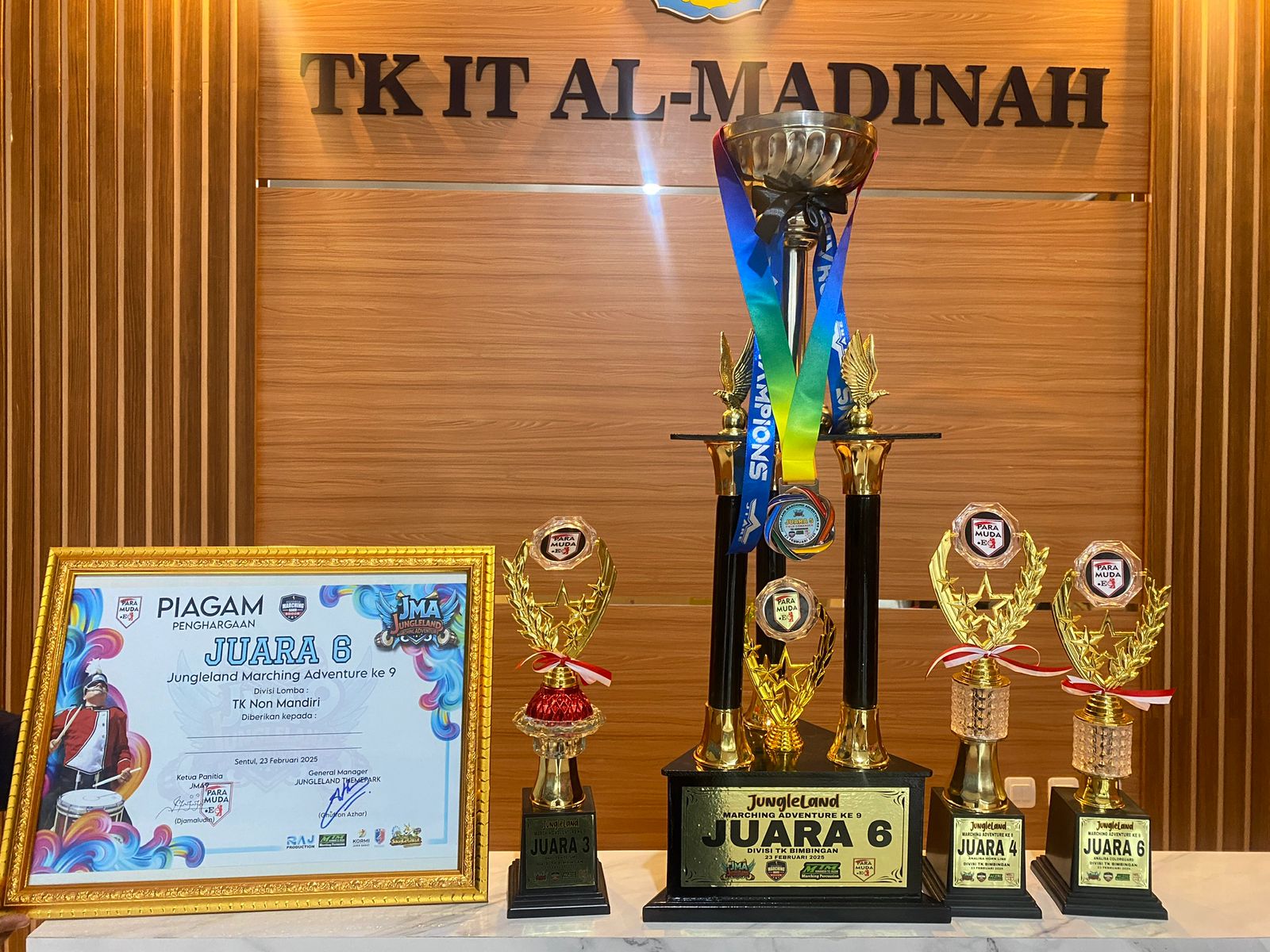 Juara Umum 6 Lomba Drumband