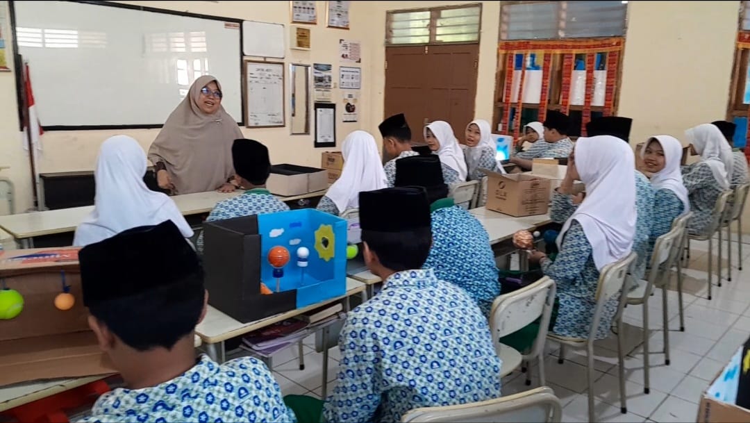 Pembelajaran Mendalam di SDIT Al-Madinah melalui Essensial Plus dengan memadukan kurikulum IPTEK dan IMTAK