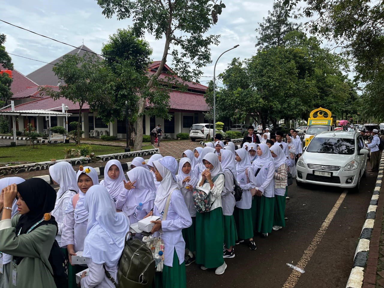 Semangat Qur’ani! Siswa-Siswi SMP IT Al Madinah Ikuti Parade MTQ ke-47 Kabupaten Bogor 2025