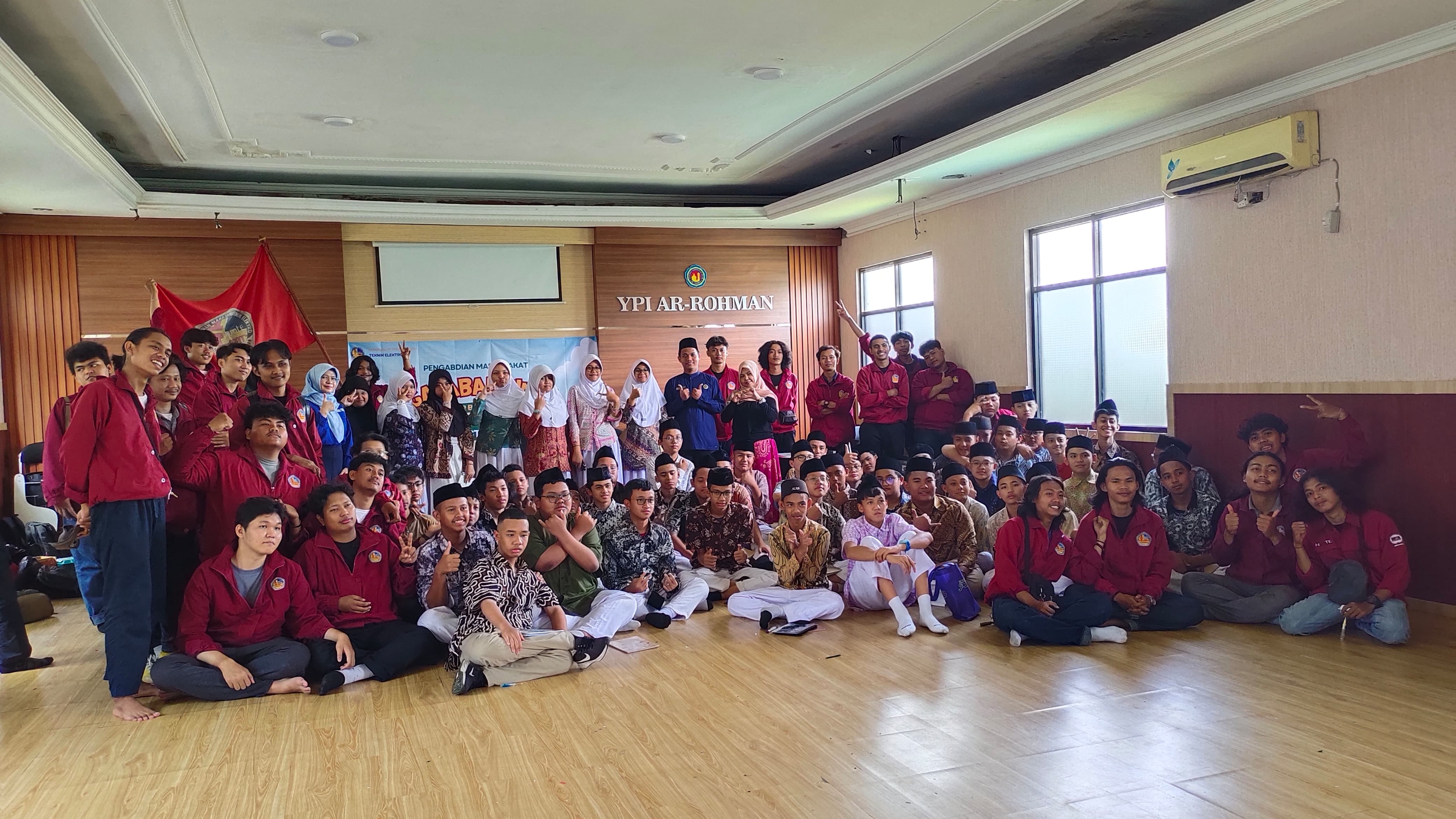 HMTE Universitas Pakuan dan SMP IT Al-Madinah Sukses Gelar Ngajabar: Kenalkan Instalasi Kelistrikan Sederhana