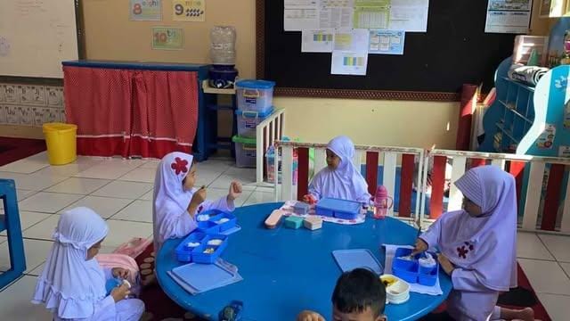 Makan Bersama : Momen Edukatif dan Penuh Kasih Sayang