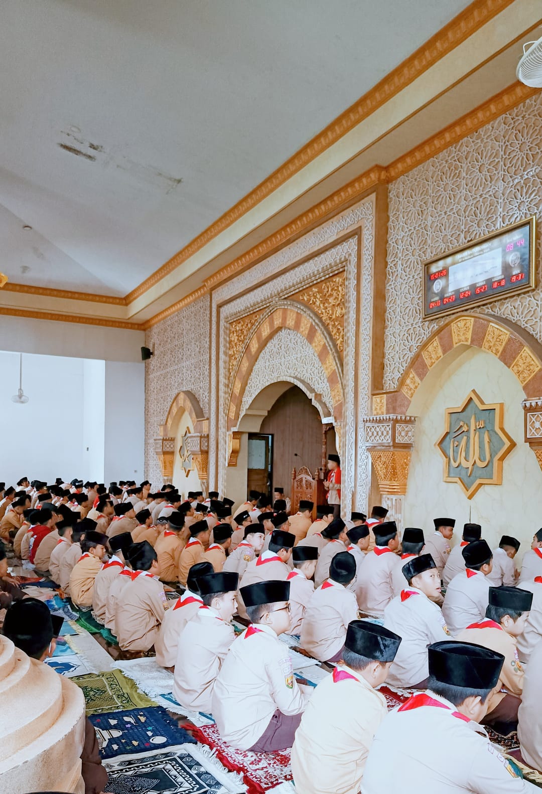 Membentuk Karakter Sejak Dini Melalui Pembiasaan Sholat Dhuha di SDIT Al-Madinah