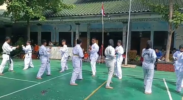 Mengukir Bakat, Mengasah Potensi “Kekuatan Transformasi Ekstrakurikuler di SMP IT Al Madinah”