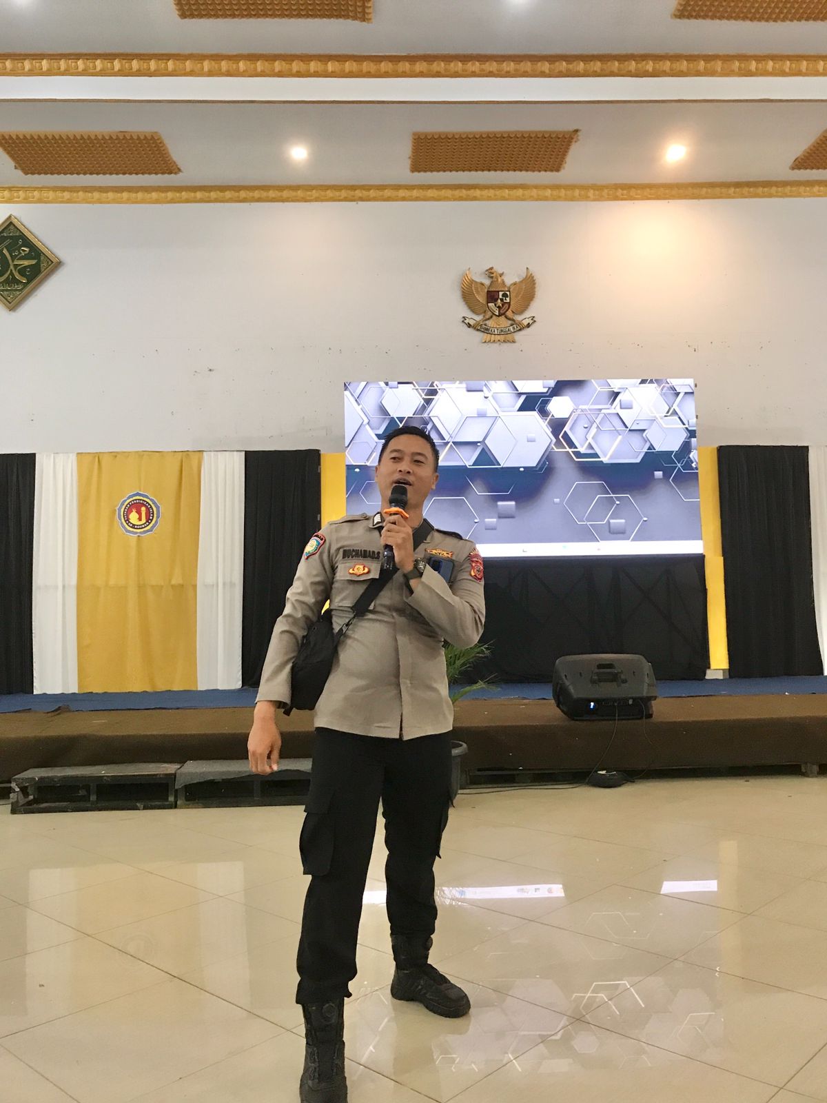 Membentuk Generasi Berkarakter: SMP IT Al-Madinah Gelar Habituasi Pembinaan Karakter Bersama Polres Bogor