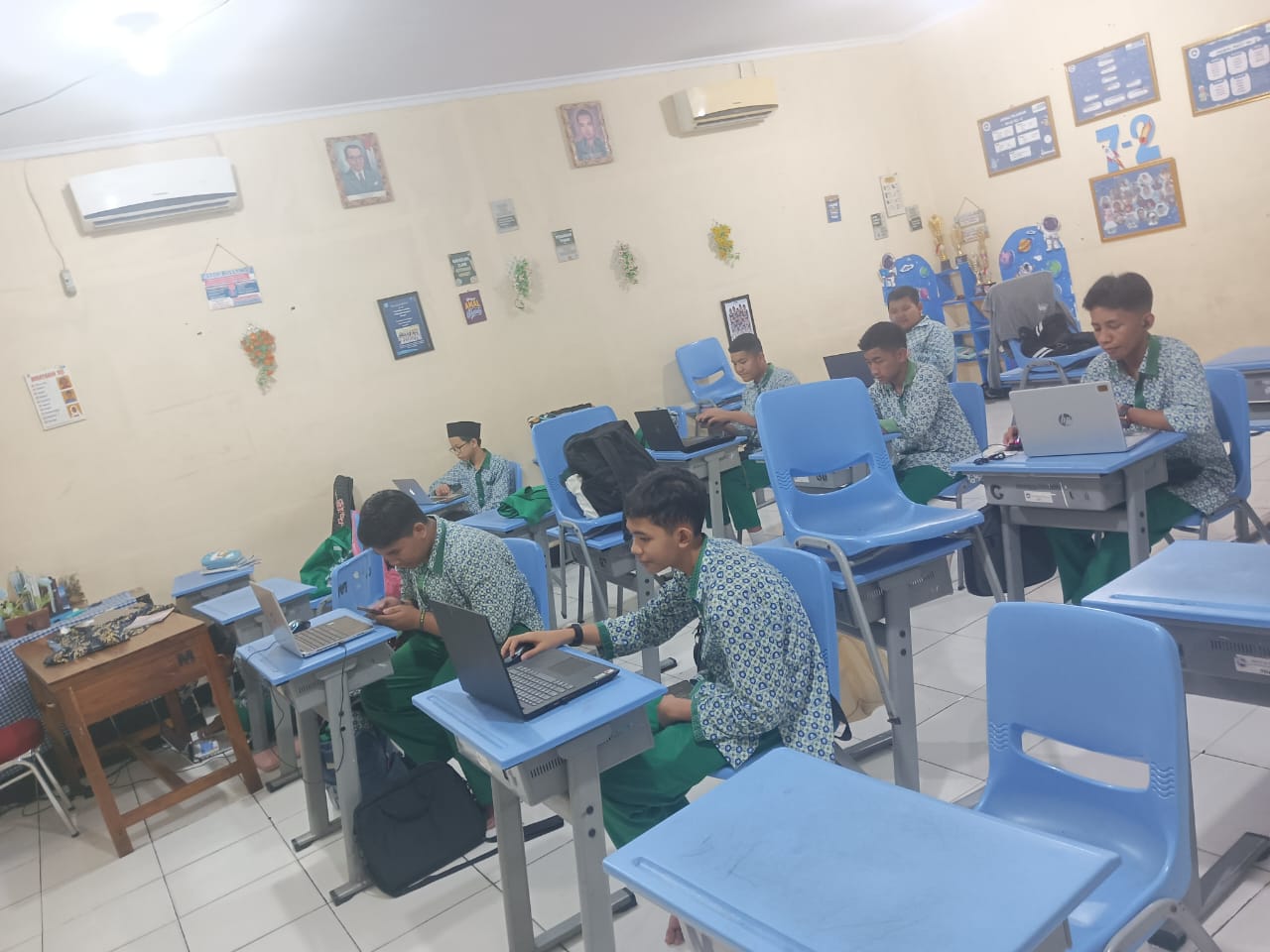 Kecerdasan Buatan (AI) dalam Dunia Pendidikan: Peluang atau Ancaman?