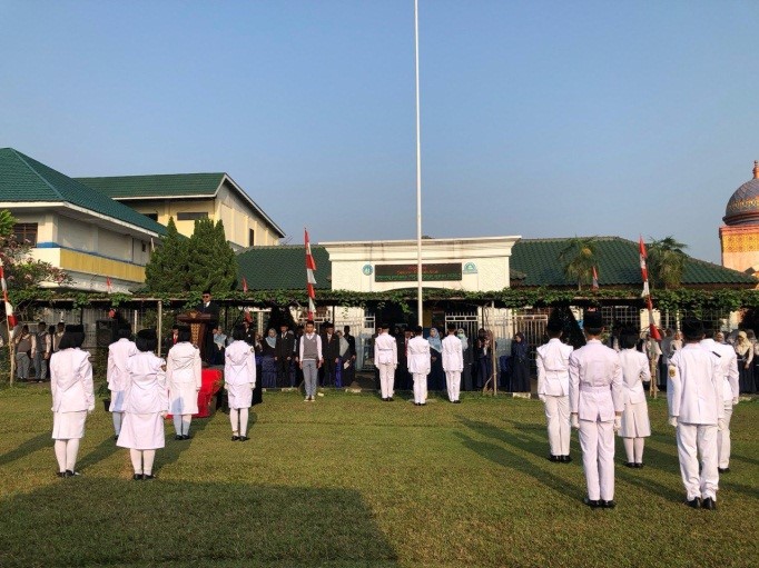 Upacara Gabungan Rutinan: Membangun Karakter dan Ukhuwah Islamiyah di Sekolah Al-Madinah Cibinong