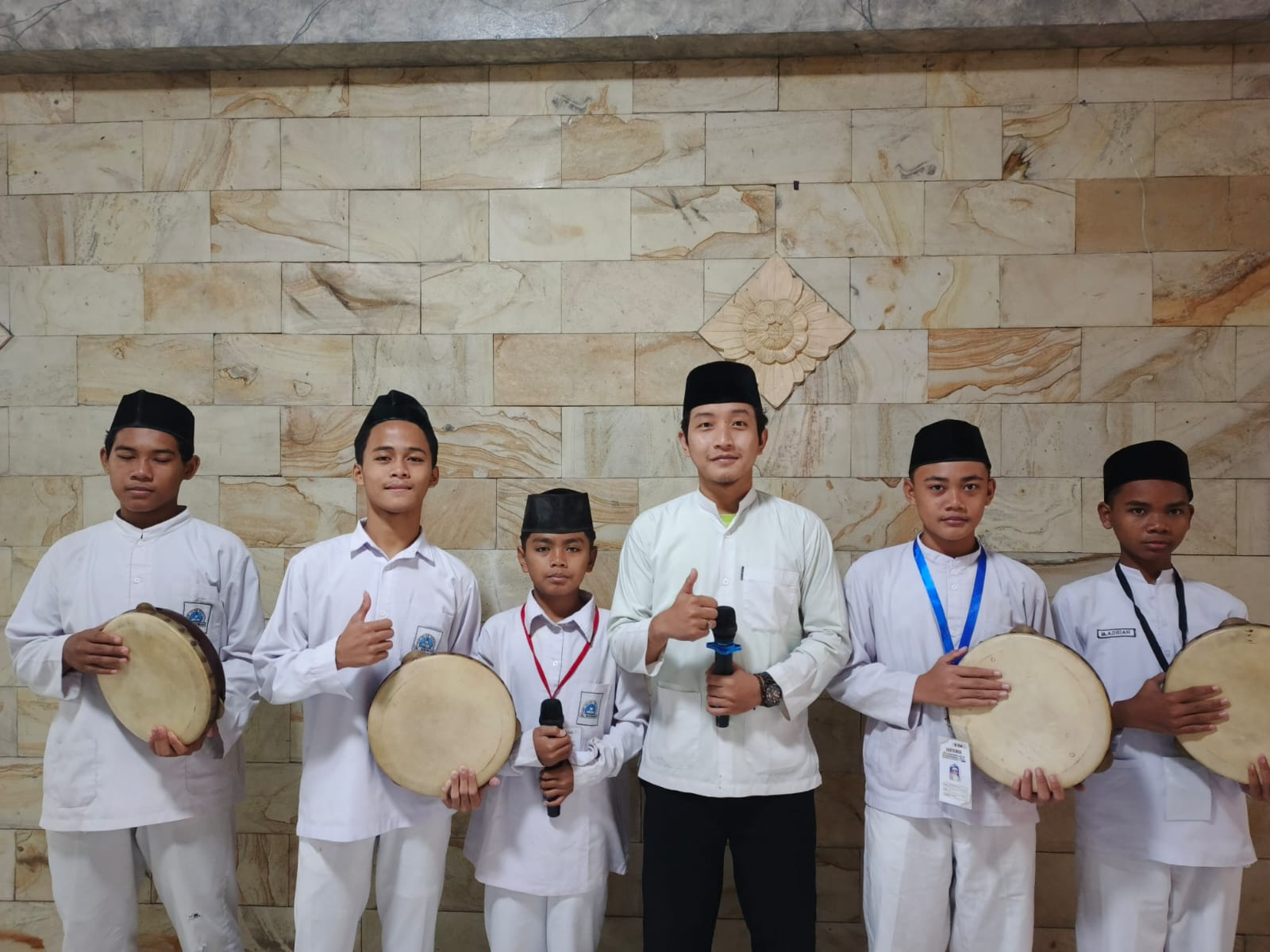Semarak Hadroh Warnai Sekolah Al Madinah