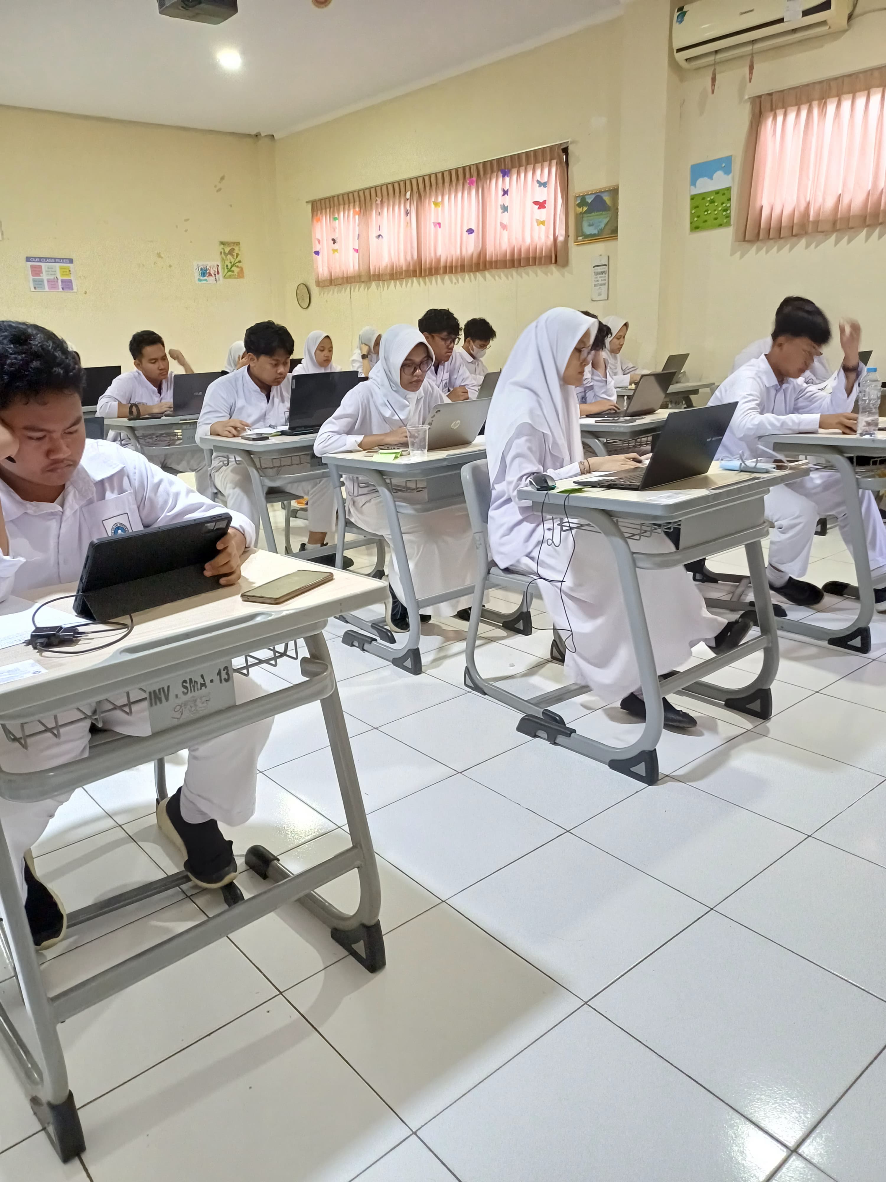 Antusiasme Siswa Kelas XII SMA IT ALMADINAH terhadap SNBT-UTBK 2025