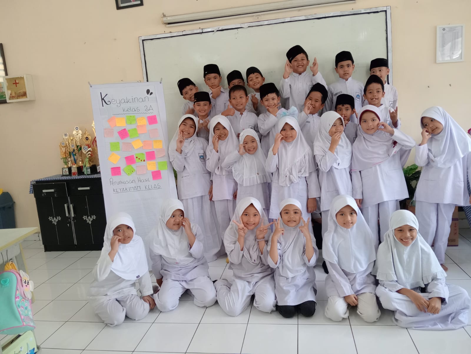 Membangun Disiplin Positif di Sekolah Unggul: Kesepakatan Kelas sebagai Pilar Karakter Siswa