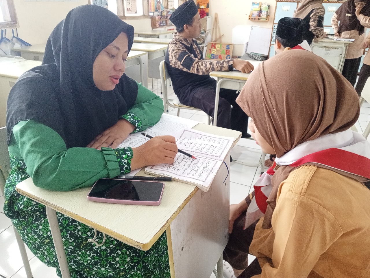 Pentingnya Dukungan dan Perhatian Orang tua Terhadap Peningkatan Kualitas Membaca Metode Tilawati di Al-Madinah