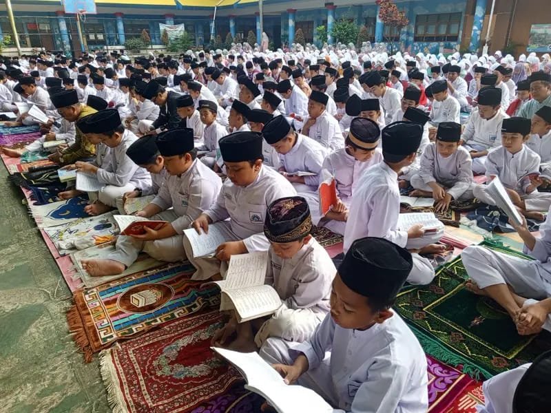 SIT Al Madinah Cibinong: Mencetak Generasi Berkarakter, Berprestasi, dan Cinta Al-Qur’an