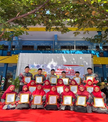 Peringatan Hari Guru di SDIT Al Madinah