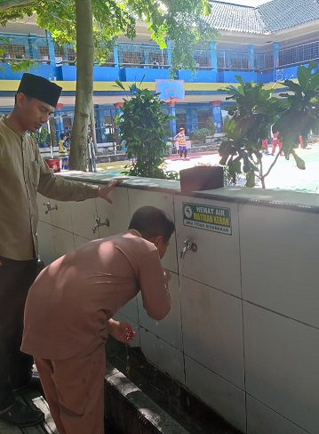 Pengaruh Kebiasaan Berwudhu di Sekolah Islam Terpadu Al Madinah terhadap Pembentukan Karakter Siswa