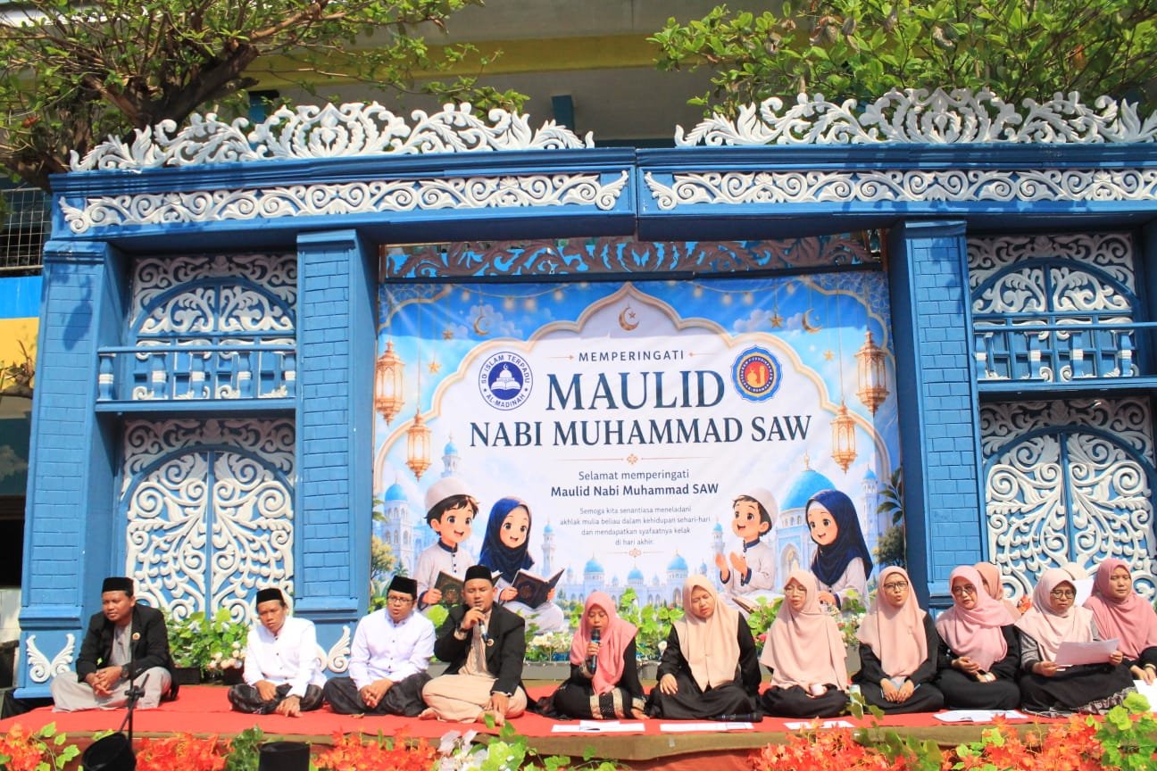 Maulid Nabi ; Menumbuhkan Cinta, Menambah Keimanan