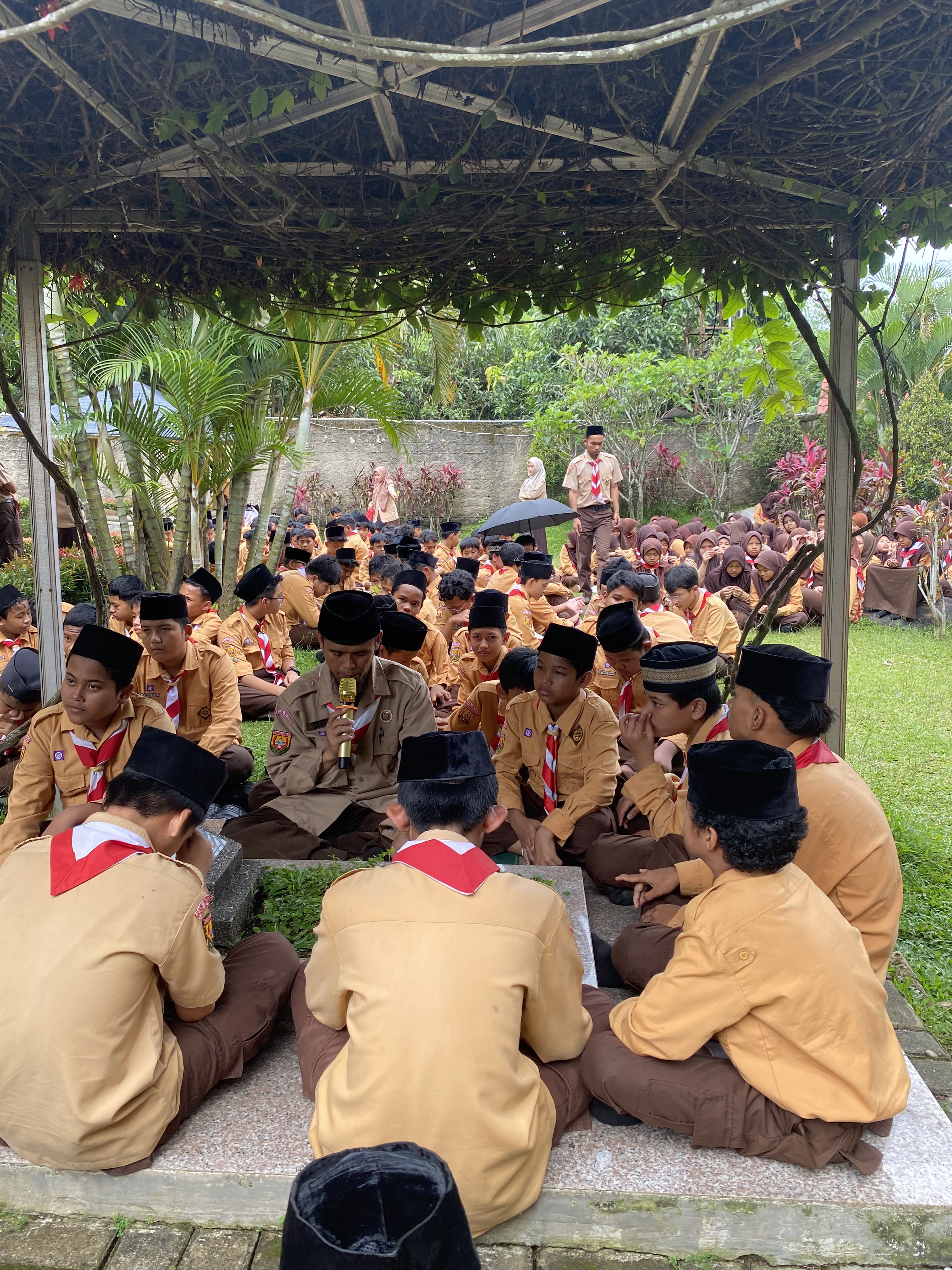Kegiatan Rutin SMP IT Al-Madinah Berkunjung Ziarah ke Makan AYSHA