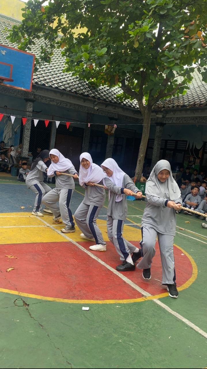 Lomba Gebyar Merah Putih Meriahkan Peringatan Kemerdekaan di SMPIT Al-Madinah