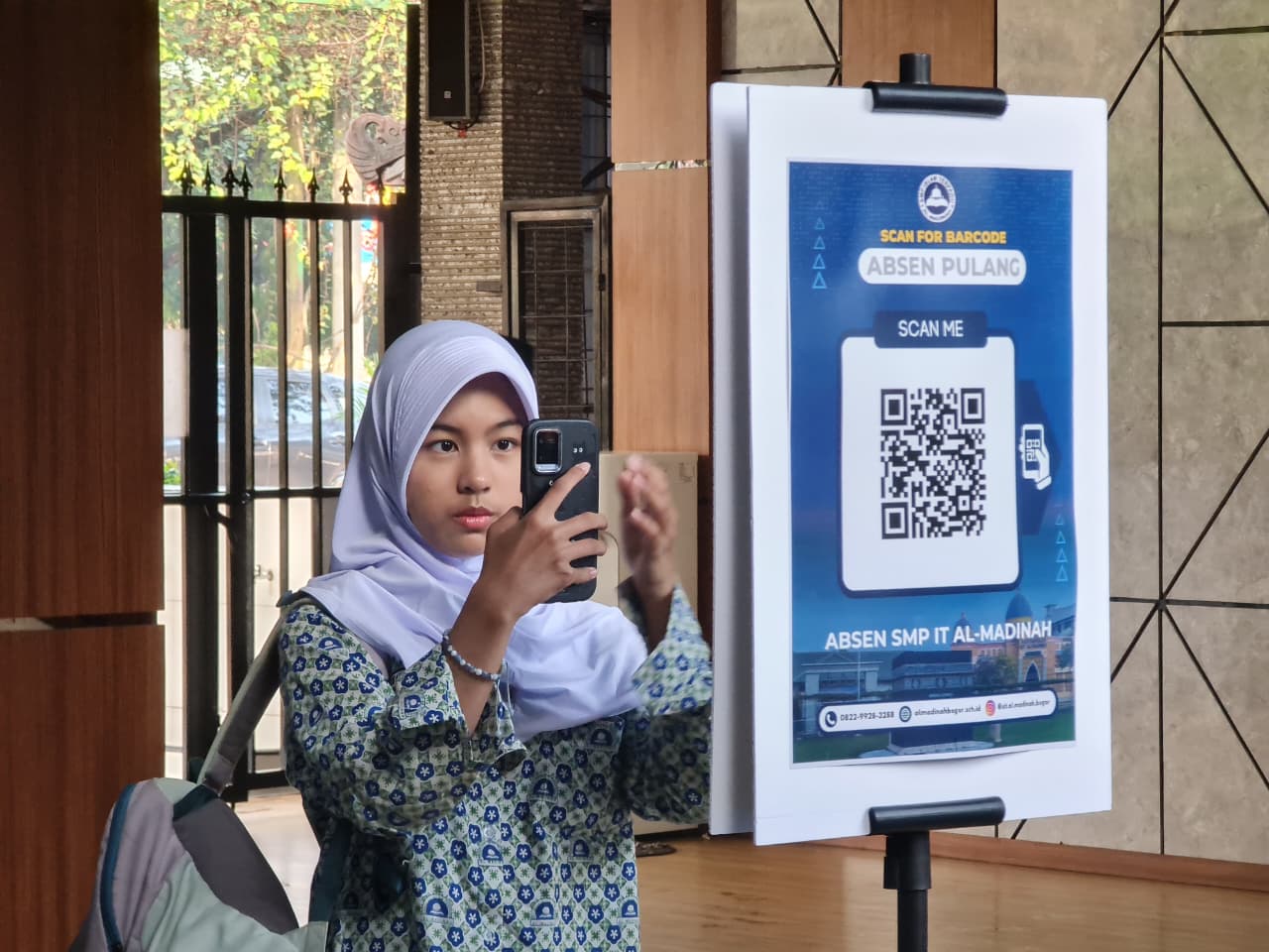 SMP IT Al-Madinah Luncurkan Sistem Absensi Online dengan Scanner Barcode