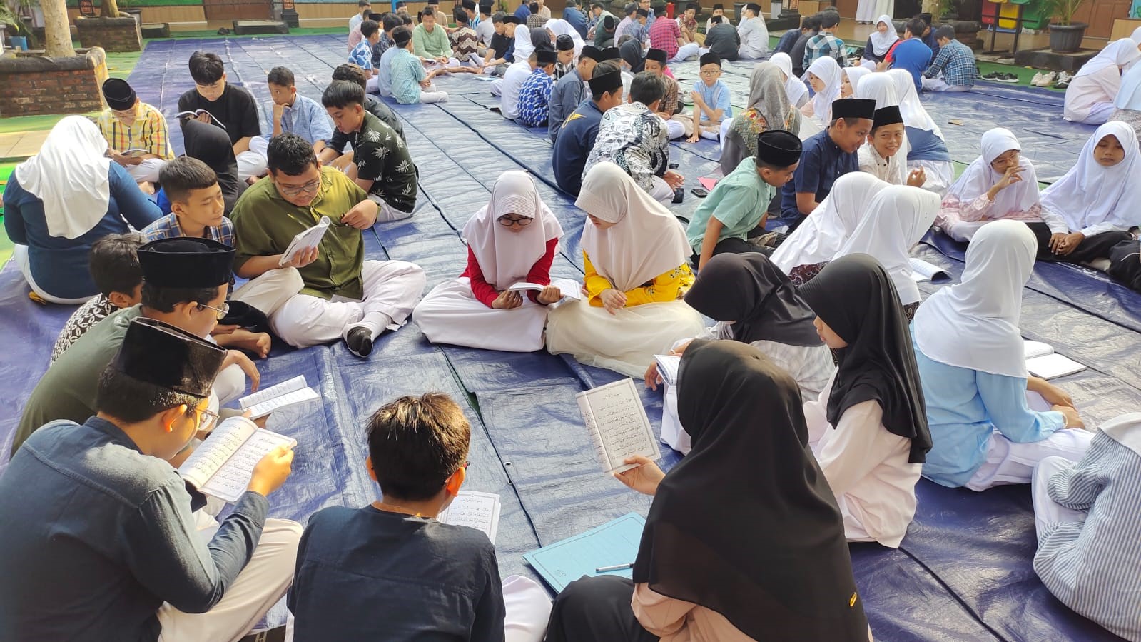 Membangun Karakter Islami Melalui Habituasi Mengaji Pagi  di SMP IT Al Madinah Cibinong