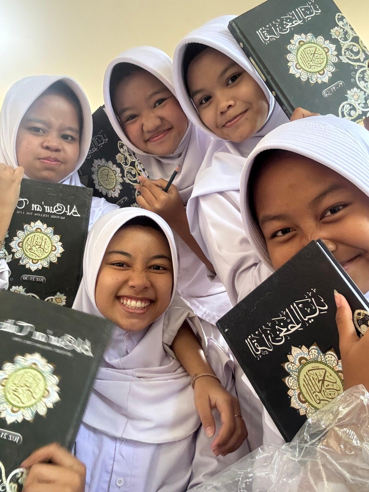 Menanamkan Kalam Ilahi di Hati Generasi Muda: Peran Penting Penulis FTL di SMP IT Al Madinah