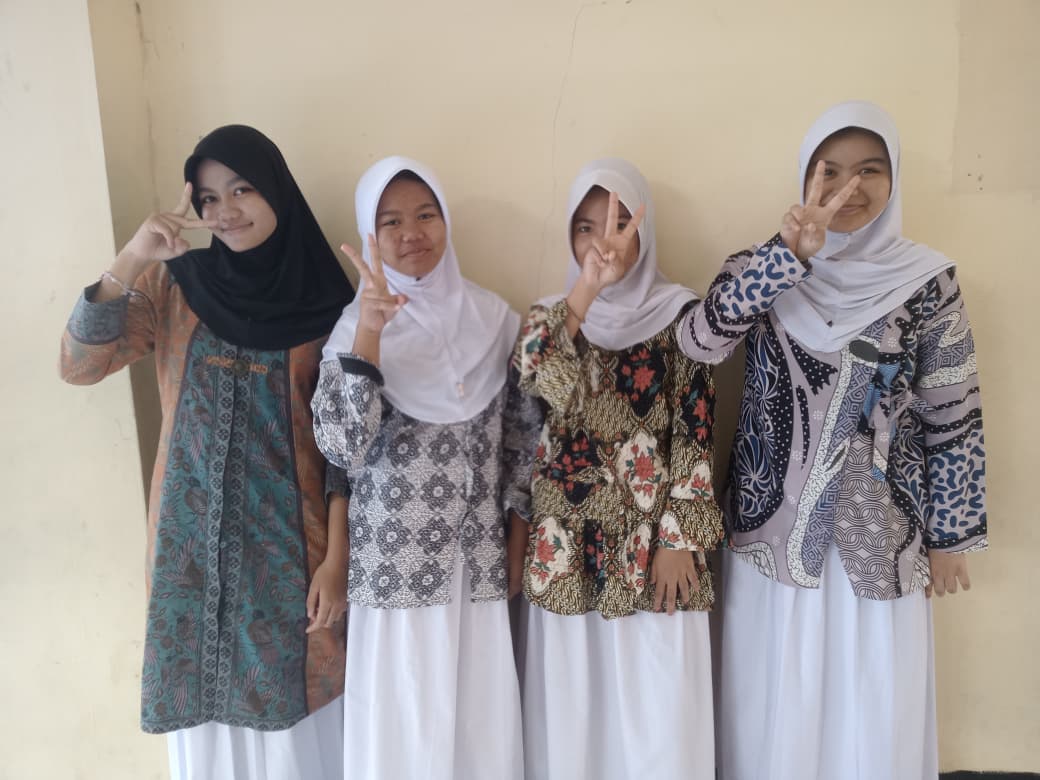Menumbuhkan Jiwa Nasionalisme: Harmoni Batik dan Karakter Islami di SMP IT Al-Madinah