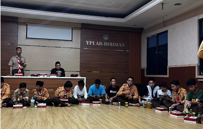 MENUMBUHKAN RASA PERSAUDARAAN MELALUI BUKA BERSAMA DI SMP IT AL-MADINAH