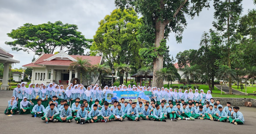 Outing Class VII SMPIT Al-Madinah: “Mengenal Bangsa, Mencintai Alam, dan Menumbuhkan Kebersamaan”