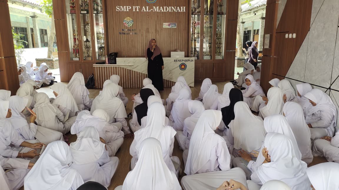 Anggun dan Bernilai Ibadah: Menjaga Fitrah Muslimah Lewat Adab Berhias dalam Islam
