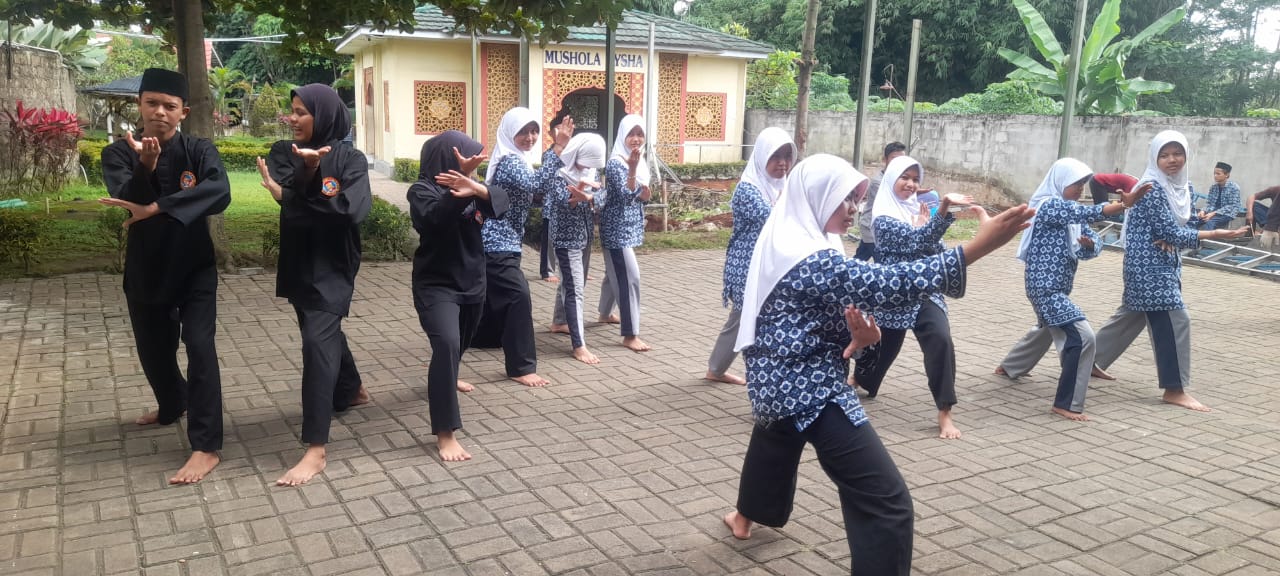 Silat: Warisan Budaya Bela Diri Nusantara yang Dikembangkan di SMP IT Al-Madinah