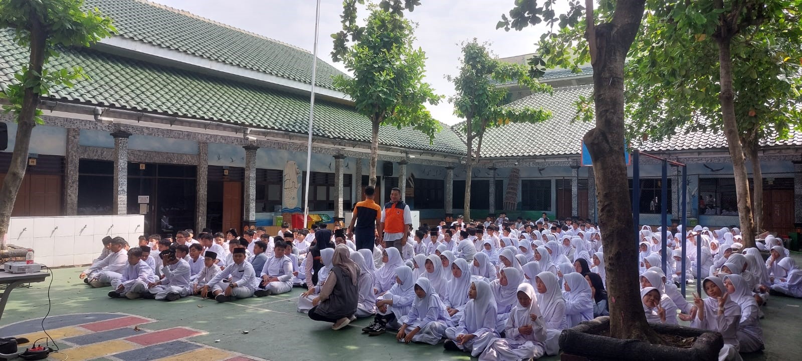 Badan Penanggulangan Bencana di SMP IT Al Madinah Karadenan: Membangun Generasi Tangguh, Peduli, dan Siap Menghadapi Bencana