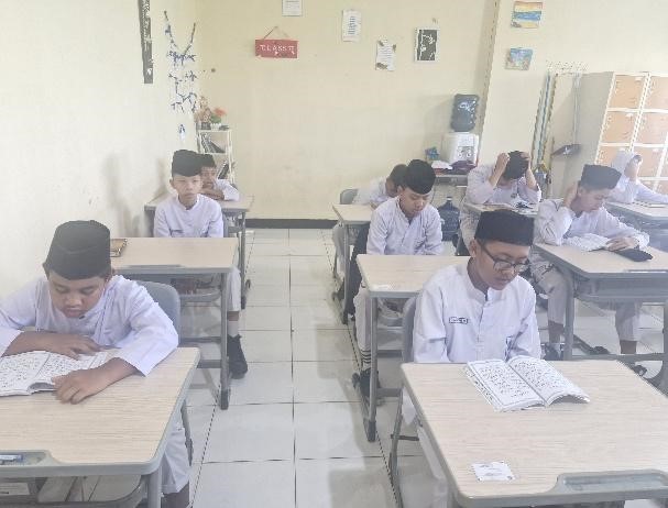 Membaca AL-Quran