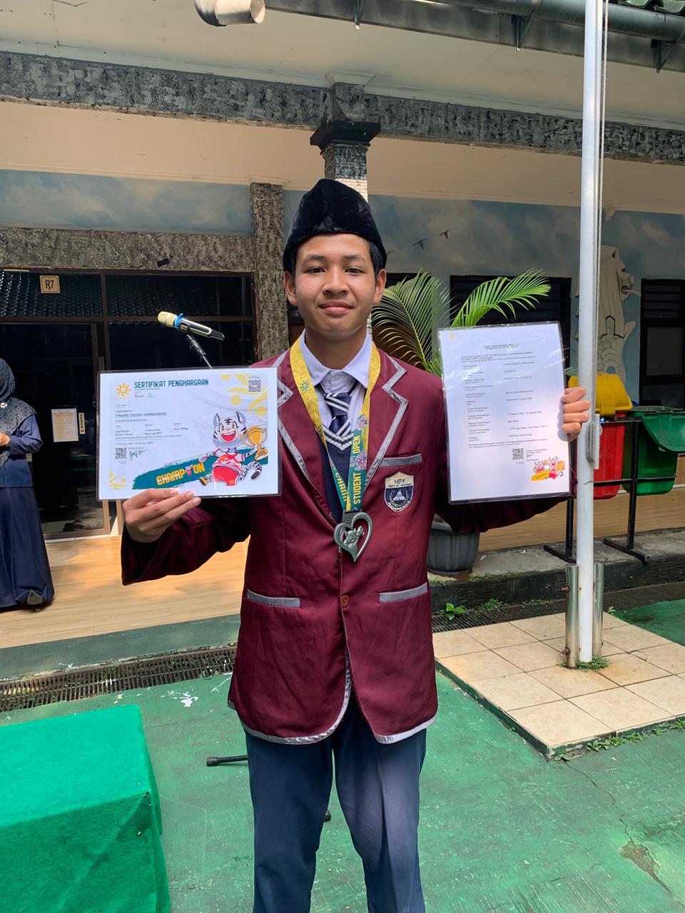 Peraih Medali Silver Pada Taekwondo Kyorugi SMP Kategori Man 65 Kg